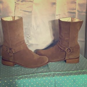 Leather upper a lining boots